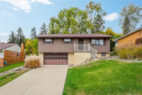 1009 Kentucky Blue Dr, West Mifflin, PA 15122