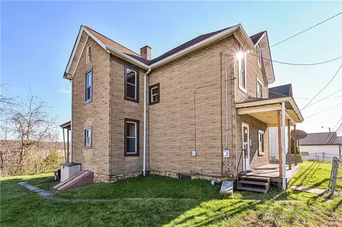 604 Overhead Bridge Rd, Youngwood, PA 15697