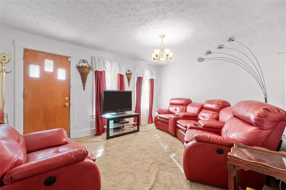  301 Wykes St, Aliquippa, PA 15001 photo 2