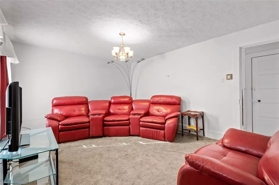  301 Wykes St, Aliquippa, PA 15001 photo 3