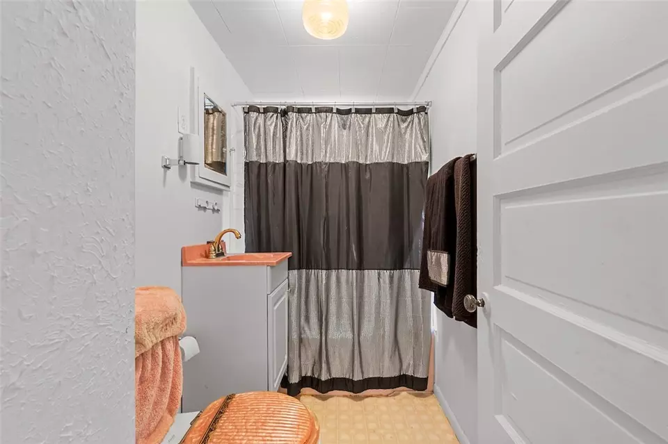  301 Wykes St, Aliquippa, PA 15001 photo 9