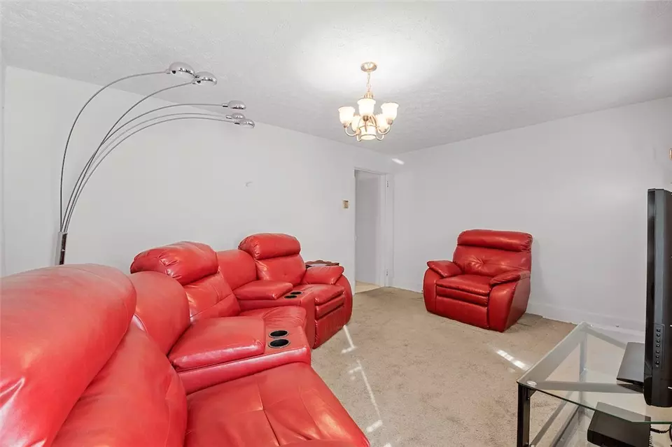  301 Wykes St, Aliquippa, PA 15001 photo 4