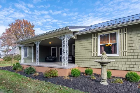 123 Shadyrest Rd, Ellwood City, PA 16117