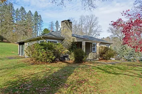 11 Elm Dr, Pittsburgh, PA 15238