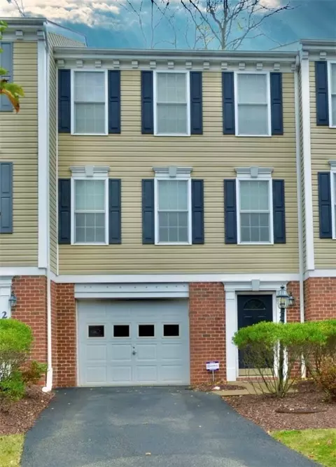 203 Persimmon Ln, Canonsburg, PA 15317