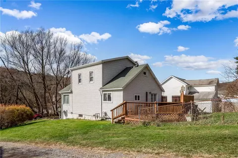 117 Railroad St, Hilliards, PA 16040