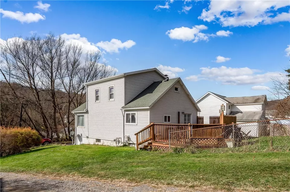 117 Railroad St, Hilliards, PA 16040 35 Photos Movoto