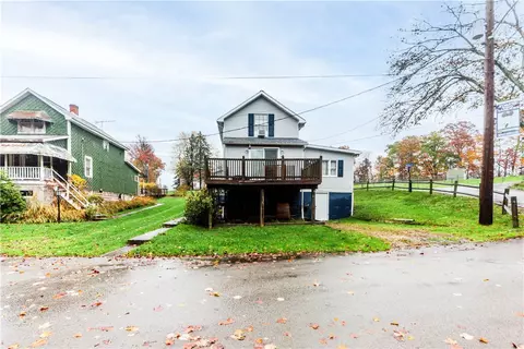 81 Dalzell Ave, Bobtown, PA 15315