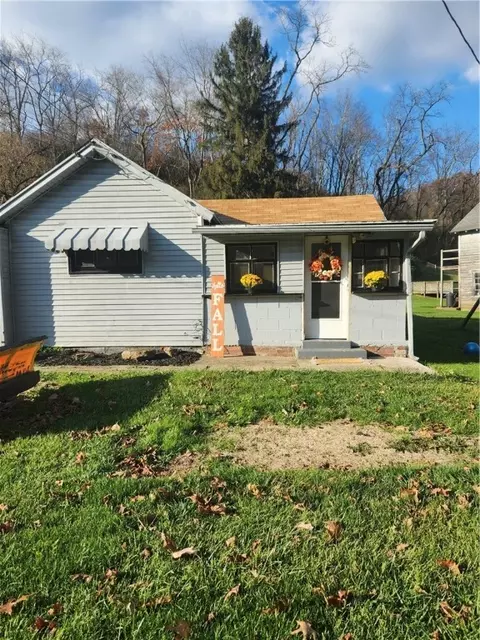 1957 Millerstown Rd, Tarentum, PA 15084