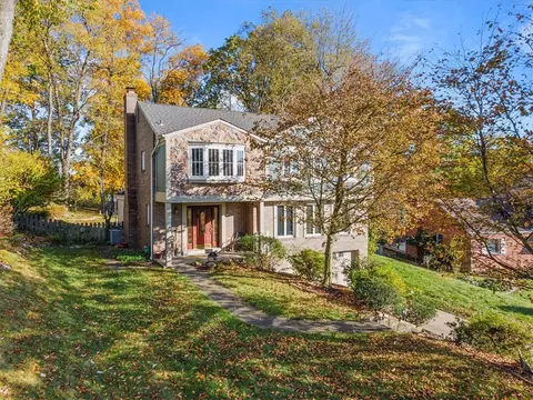 738 Marvle Valley Dr, Bethel Park, PA 15102