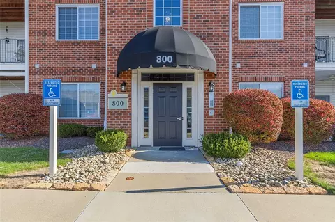 800 Hidden Ridge Ct #301, South Park, PA 15129