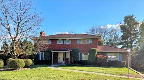 238 Banbury Ln, Pittsburgh, PA 15220
