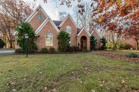 302 Tamarak Trl, Greensburg, PA 15601