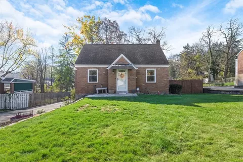 135 Lily Dr, Glenshaw, PA 15116