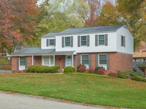 5989 Leprechaun Dr, Bethel Park, PA 15102
