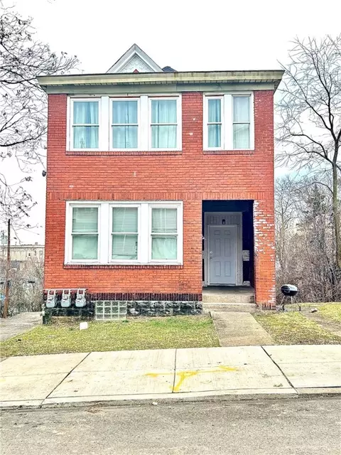 132 Charles St, Mount Oliver, PA 15210