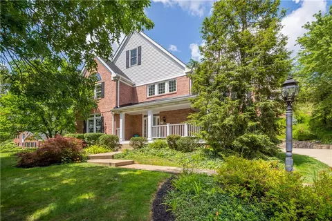 1521 Allison Dr, Pittsburgh, PA 15241