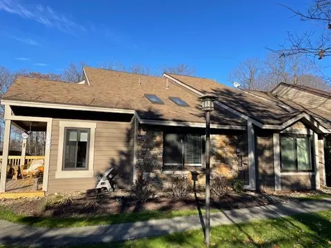 1534 Timbercrest Ct, Hidden Valley, PA 15502