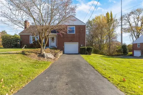220 Summit Dr, Pittsburgh, PA 15238