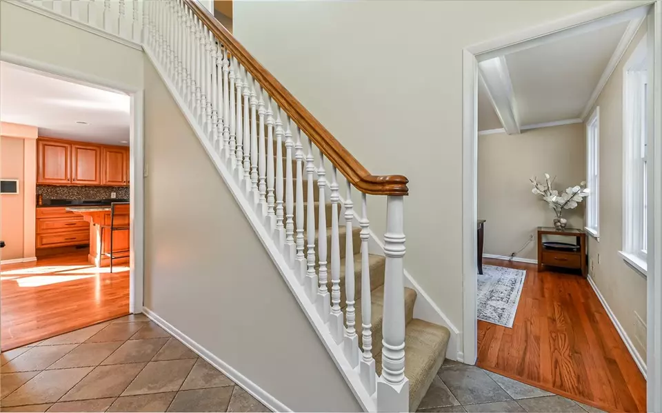  2136 Laurel Ln, Allison Park, PA 15101 photo 4