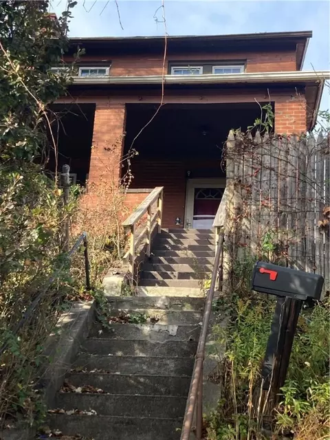 1529 Montier St, Pittsburgh, PA 15221