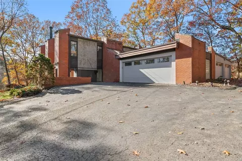 252 Geneva Dr, Aliquippa, PA 15001