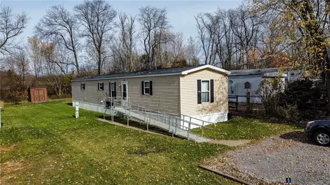 151 Rolling Valley Ln, Butler, PA 16001