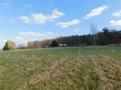 133 Tennis Ct, Mount Pleasant, PA 15666