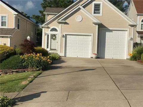 1035 Harvest Ct, Coraopolis, PA 15108