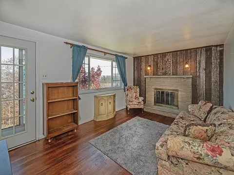1041 Monaca Rd, Monaca, PA 15061 photo 6