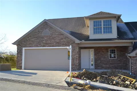736 Sandstone Way #9, Belle Vernon, PA 15012