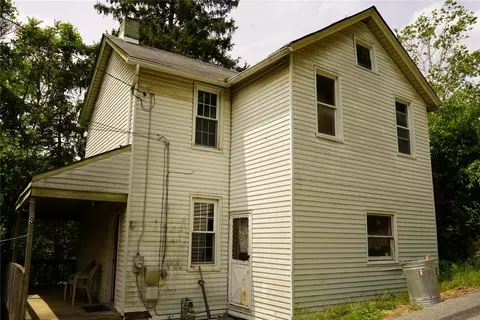 9 Oak St, Cuddy, PA 15031