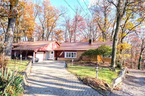 670 Bachman Rd, Natrona Heights, PA 15065