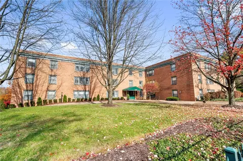 5903 5th Ave #201, Pittsburgh, PA 15232