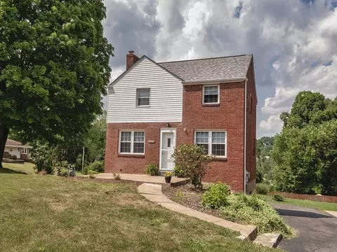 6801 Ridgevue Dr, South Park Township, PA 15236
