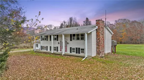 566 Harpers Ferry Rd, Ellwood City, PA 16117