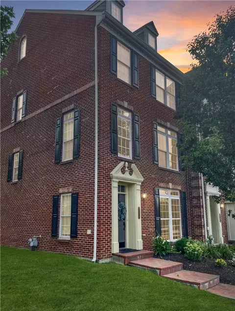 4001 Village Run Rd, Wexford, PA 15090