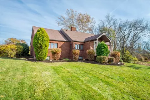124 Picture Dr, Pittsburgh, PA 15236