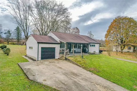272 Pleasant View Dr, Kittanning, PA 16201