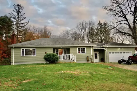 9 Dermond Rd, Hermitage, PA 16148
