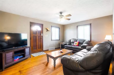 428 4th Ave, New Eagle, PA 15067 photo 4