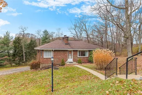 4055 Circle Dr, Allison Park, PA 15101