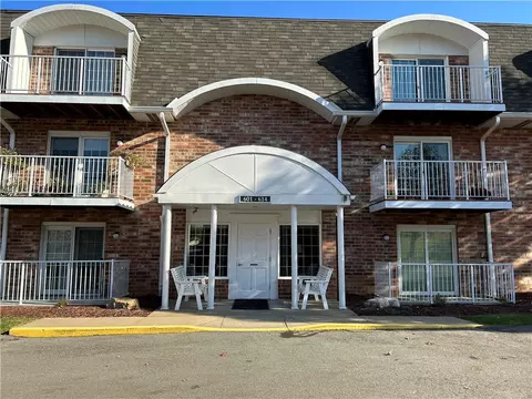 607 Clubhouse Dr, Washington, PA 15301