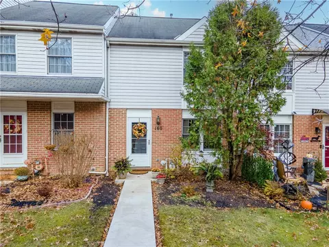 160 Meadowview Dr, Canonsburg, PA 15317