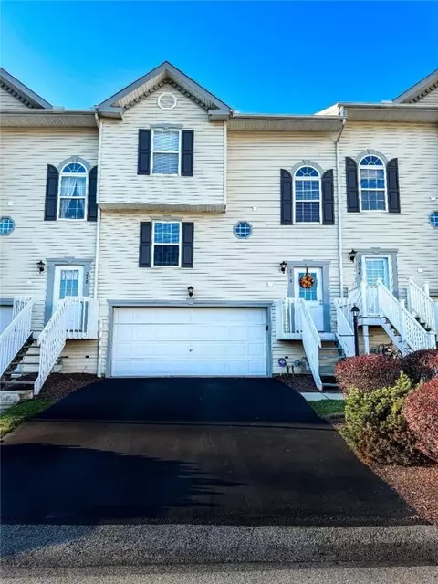 216 Manor View Dr, Manor, PA 15665