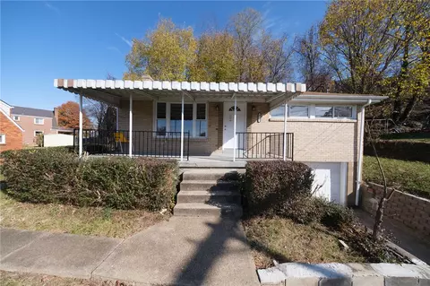6738 W Barivista Dr, Verona, PA 15147