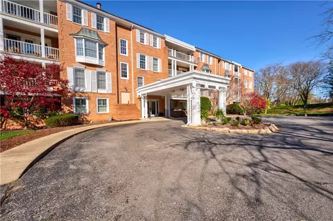 201 Kingsberry Cir #421, Pittsburgh, PA 15234