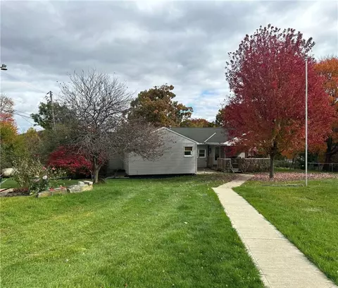 440 Bubb Ln, Ellwood City, PA 16117