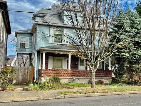 225 S 8th St, Connellsville, PA 15425