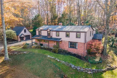 3839 Hilltop Dr, Gibsonia, PA 15044